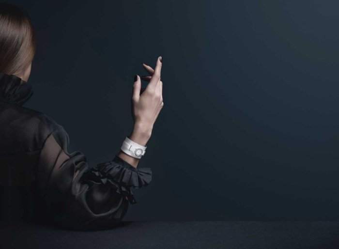 chanel-j12xs_manchette-blanche-petit-modele