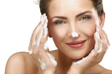 como-hacerse-una-limpieza-facial-profesional-en-casa-1.jpg